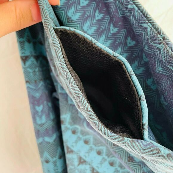 Alo Arctic Viridian Airbrush Capri Legging Size Small Yoga Cropped Crop Striped - Picture 9 of 10